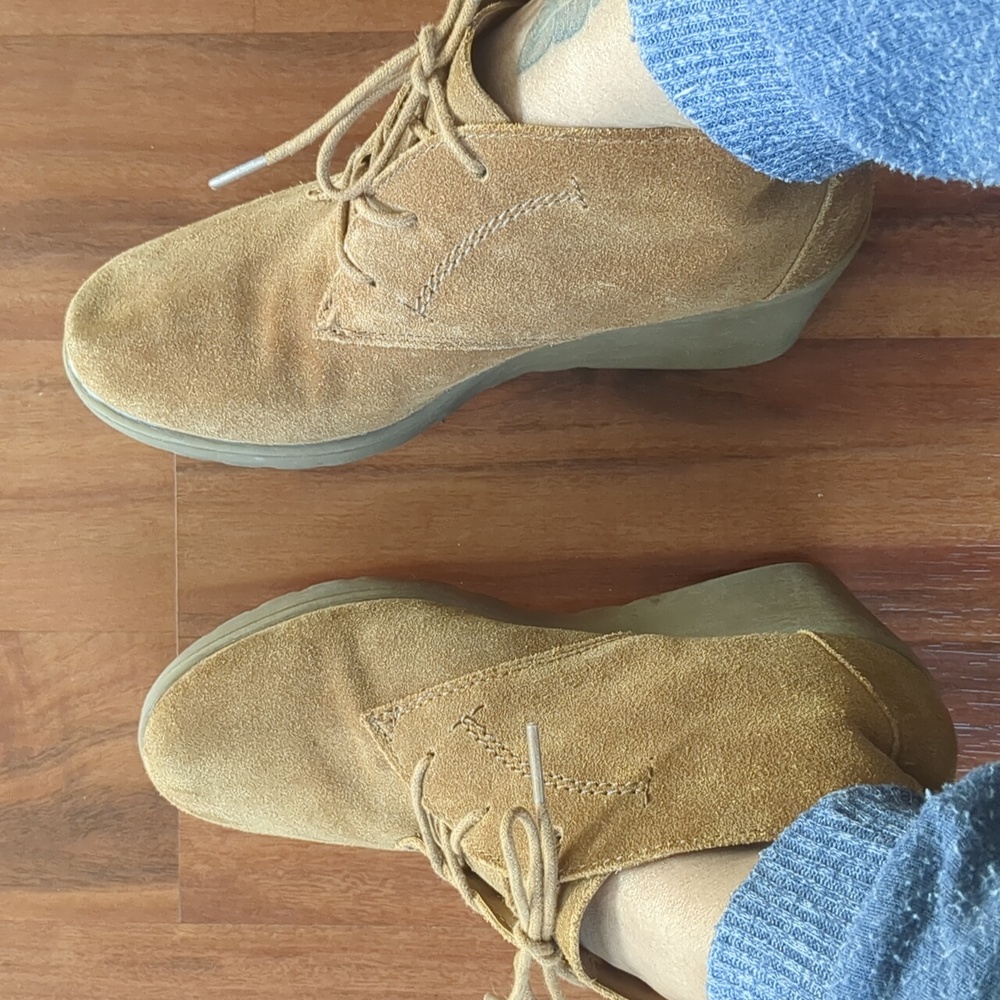 White Mountain Wedge Boots